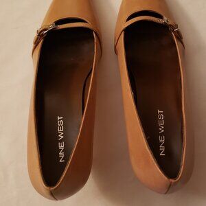 Nine West Size 7½ M Camel Pumps
